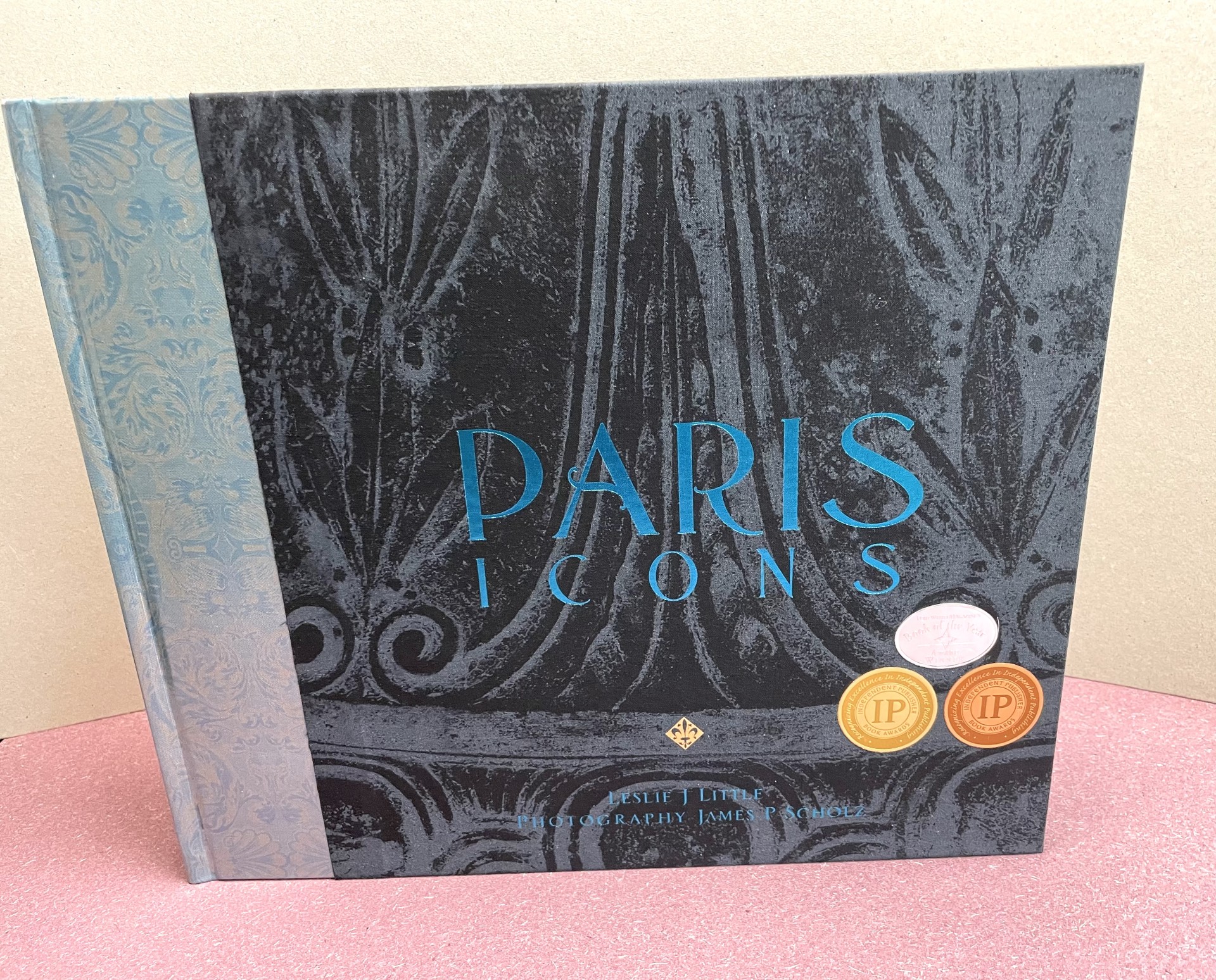 PARIS ICONS