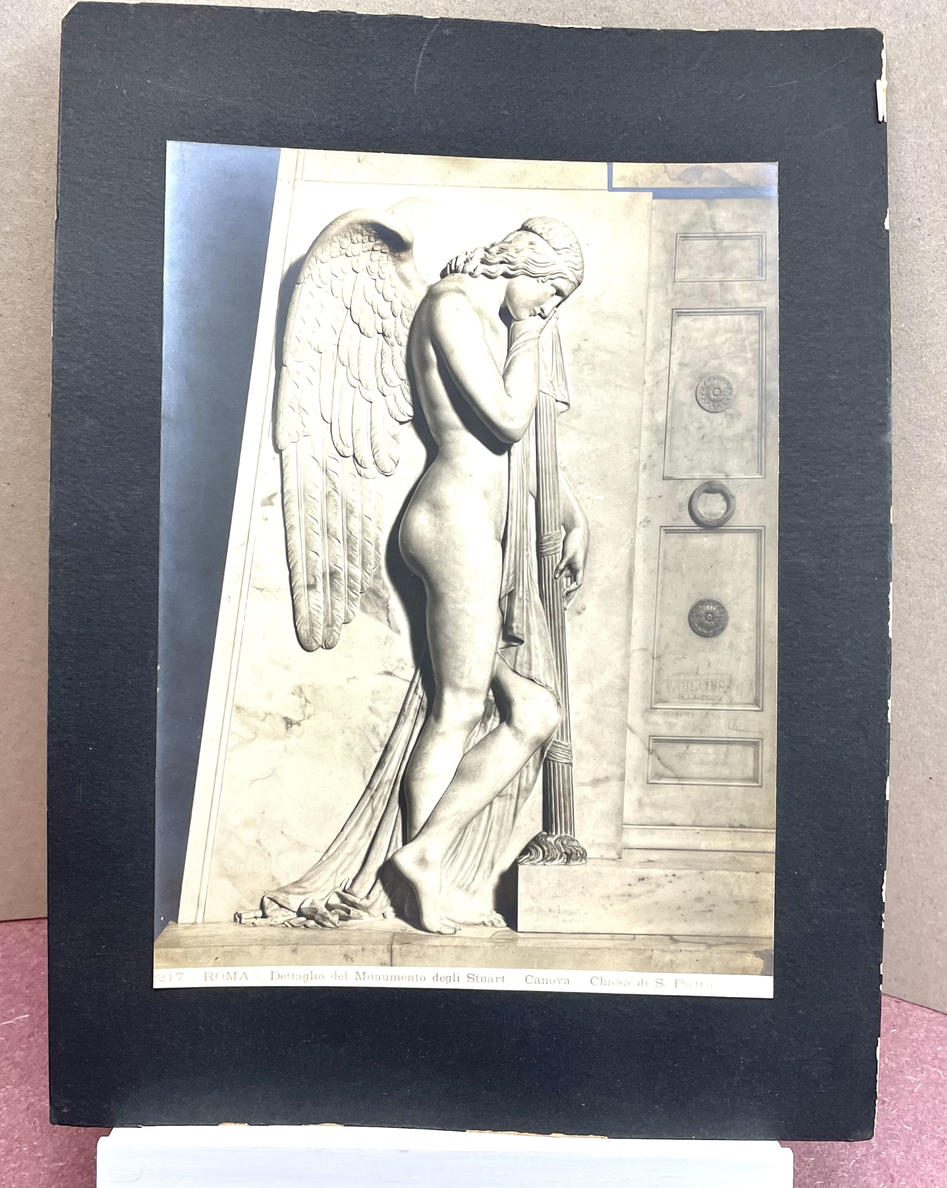 Dettaglio Del Monumento ( 2217 Left Side)