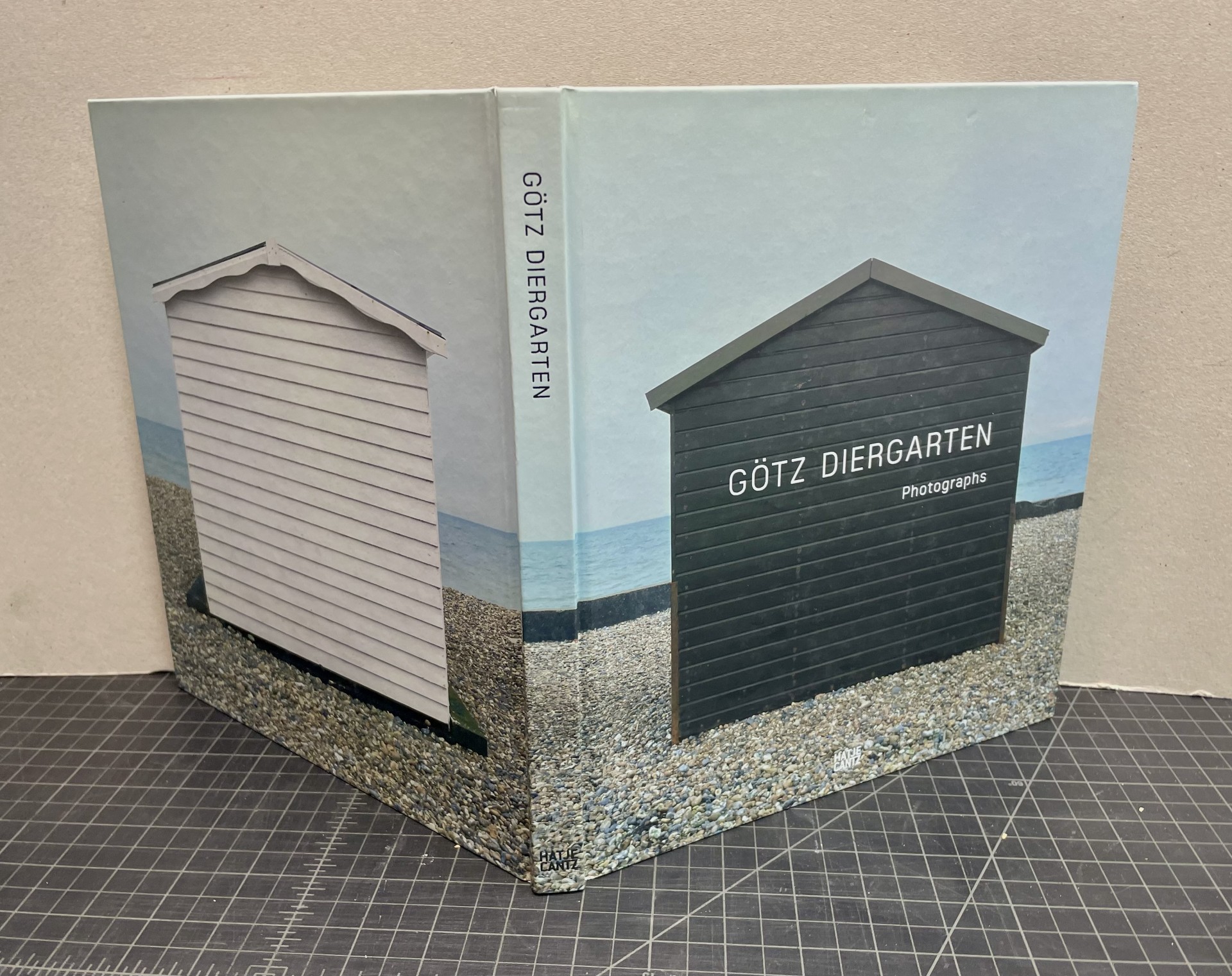 GOTZ DIERGARTEN : Photographs
