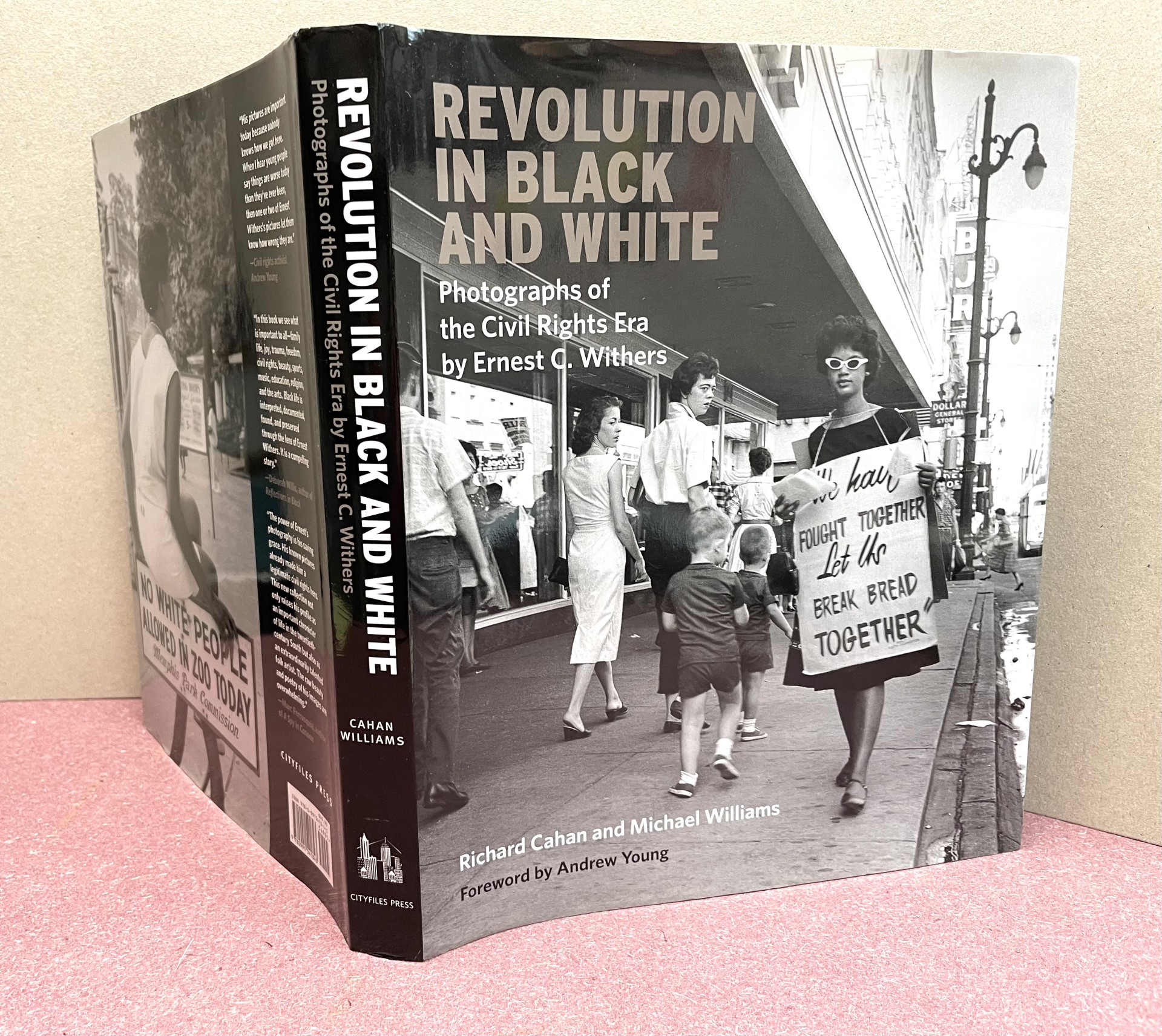 Revolution in Black and White: Photographs of the Civil Rights Era by Ernest Withers