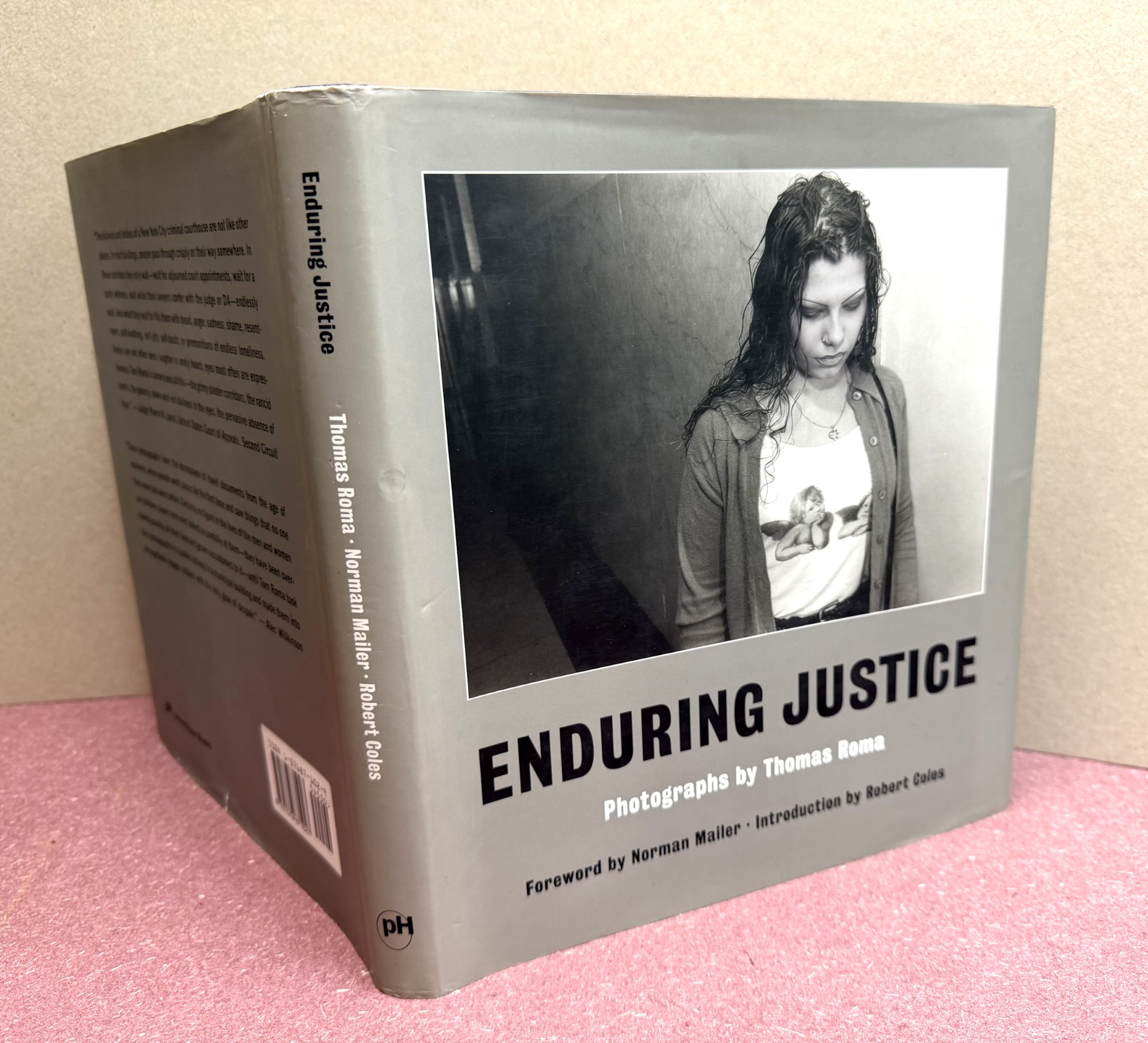 ENDURING JUSTICE : Photographs by Thomas Roma