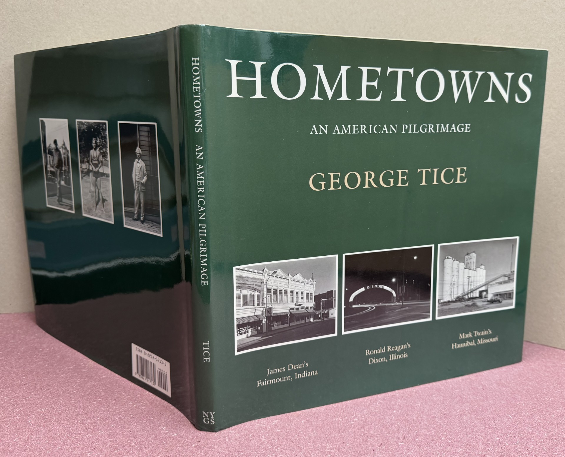 HOMETOWNS : An American Pilgrimage : James Dean's Fairmount, Indiana, Ronald Reagan's Dixon, Illinois, Mark Twain's Hannibal, Missouri