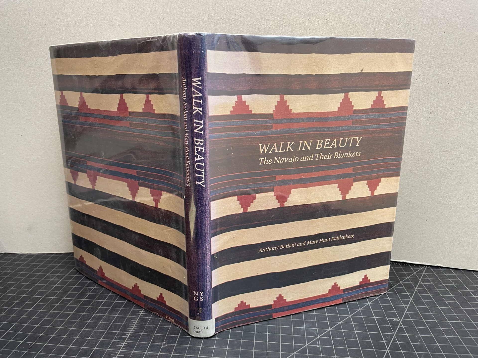 Walk in Beauty: The Navajo and Their Blankets