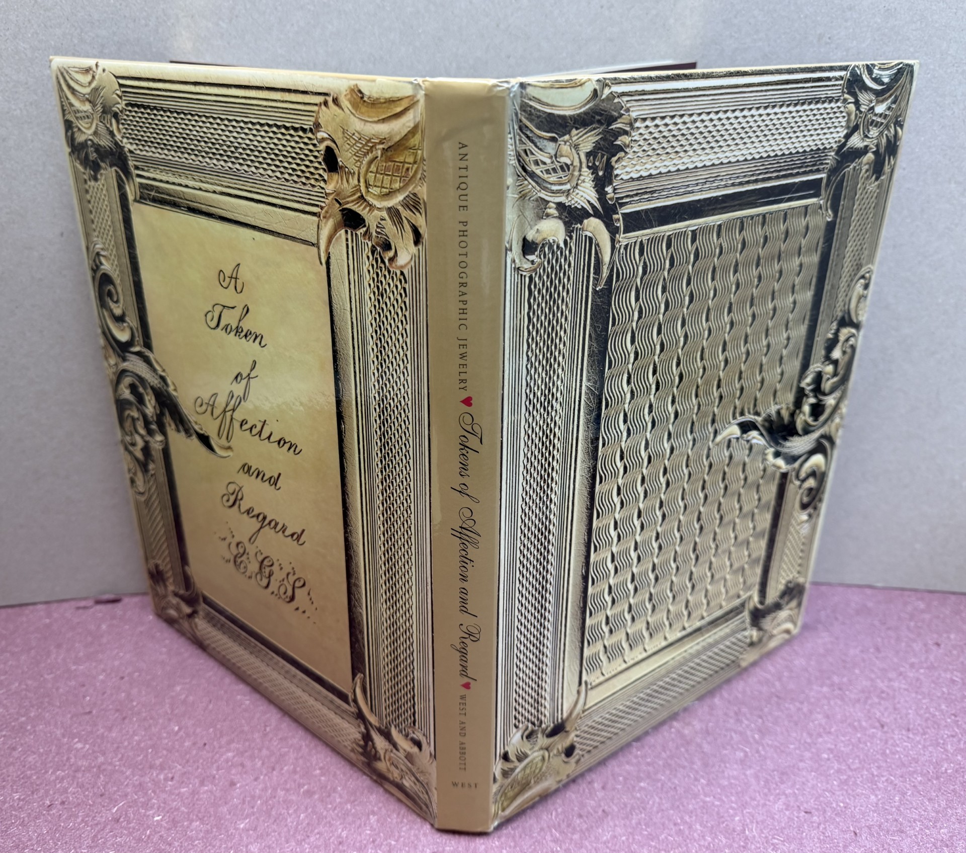 Antique Photographic Jewelry: Tokens of Affection and Regard