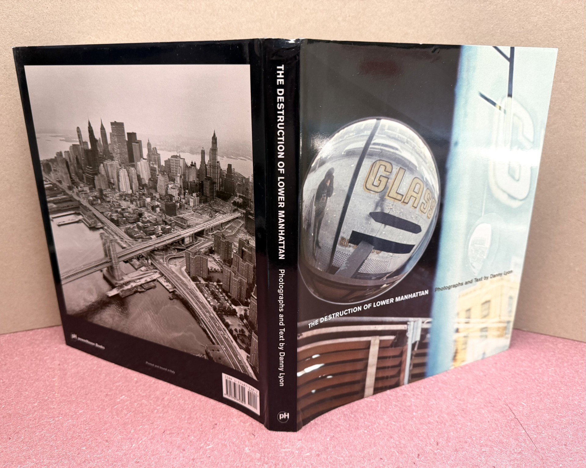 The Destruction of Lower Manhattan : Photographs and Text by Danny Lyon