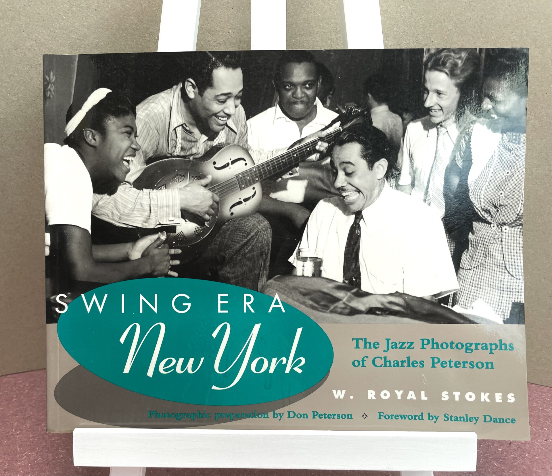 Swing Era New York : The Jazz Photographs of Charles Peterson